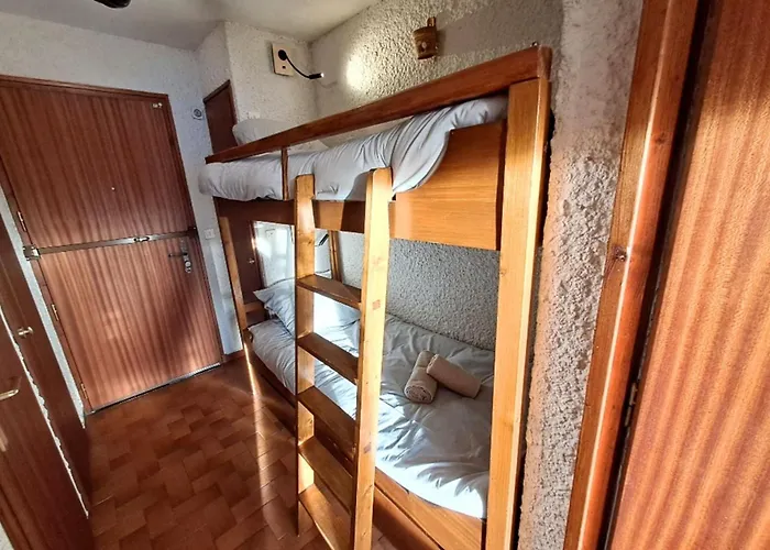 With Balcony Near The Lifts Апартаменты